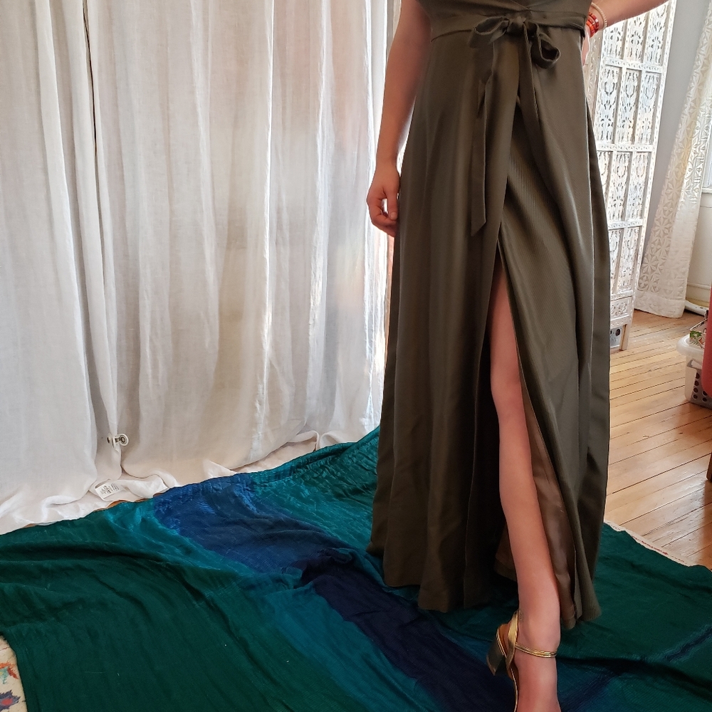 Olive Green Maxi dress by Banana Republic - Picture 5 of 7